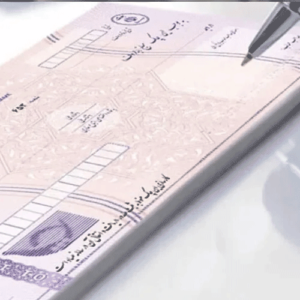 برگه چک بانکی و خودکار